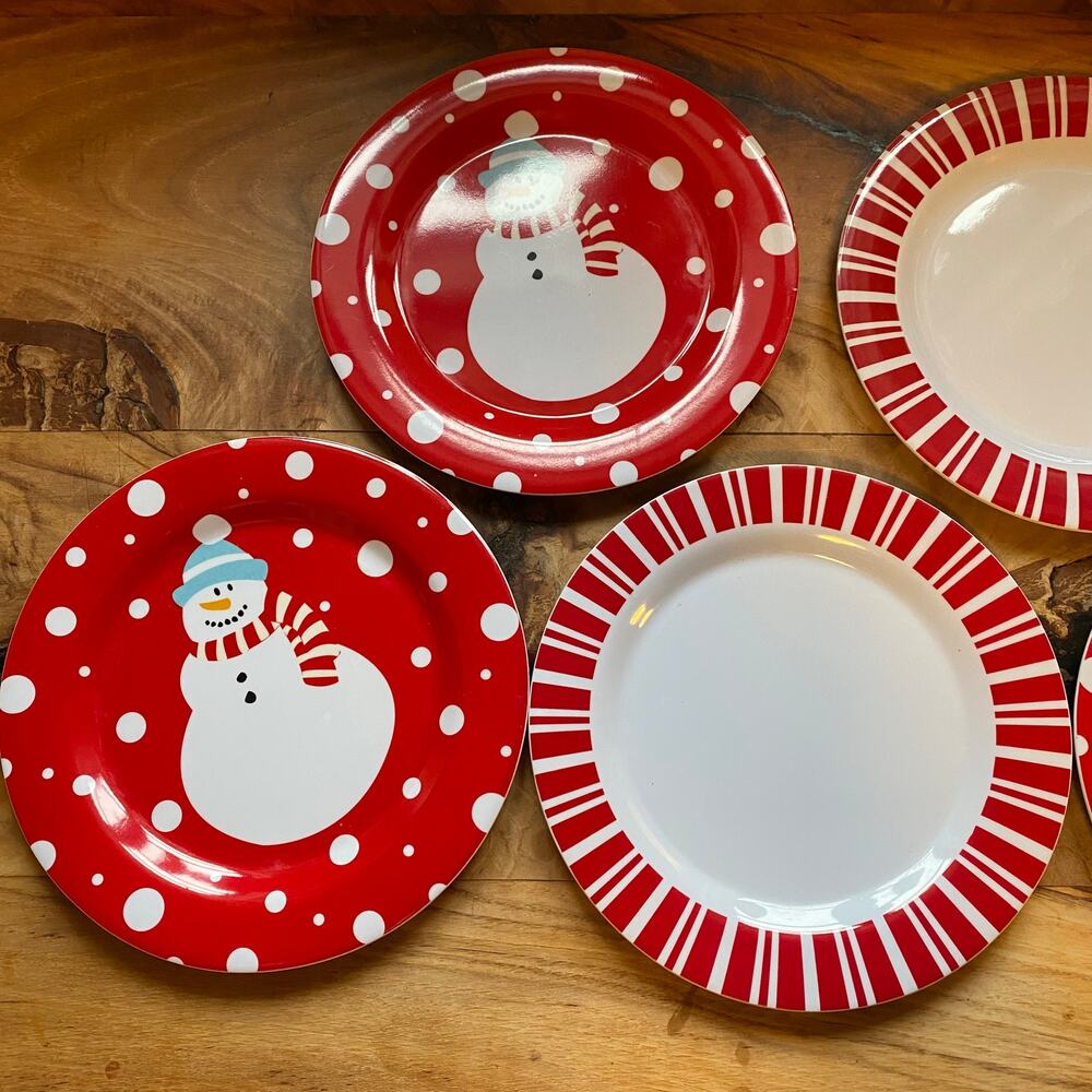 Set of 5‎ Red & White Plastic Christmas Snack Plates